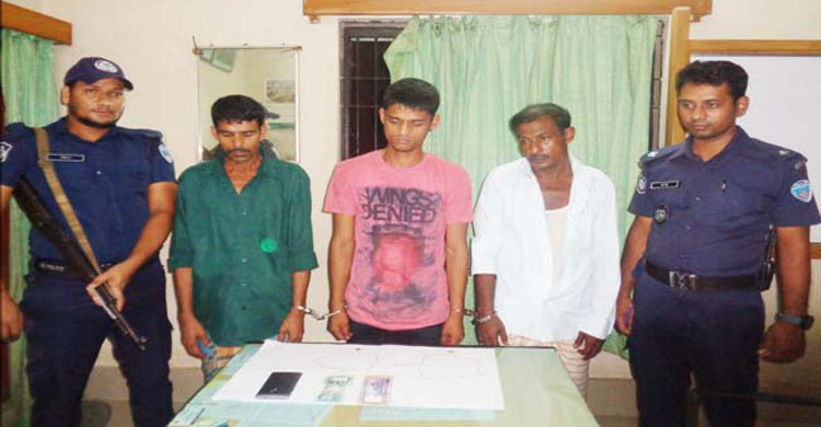 রাঙামাটিতে স্বর্ণসহ তিন চোর আটক