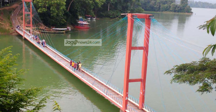 পাহাড় যেখানে আকাশ ছুঁয়েছে