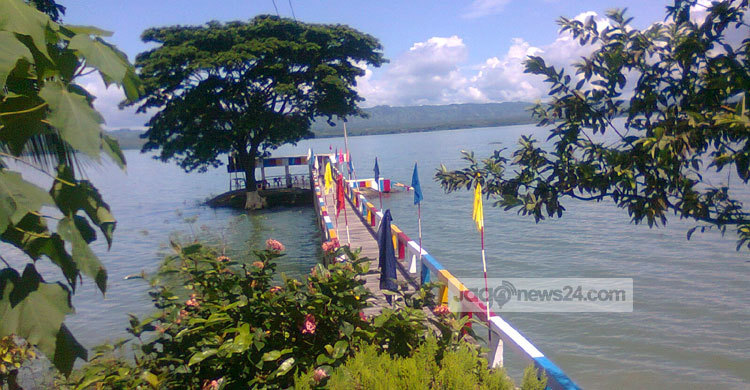 বর্ণিল হয়ে উঠছে রাঙামাটি