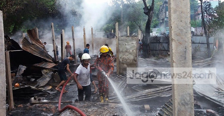 কাপ্তাইয়ে আগুনে পুড়ে ২৬ দোকান ভস্মীভূত