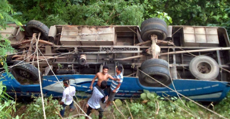 রাঙামাটিতে বাস-অটোরিকশা সংঘর্ষ