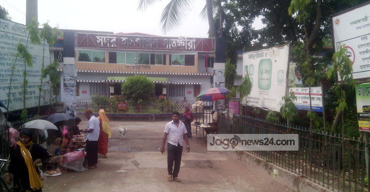 সাতক্ষীরা সদর হাসপাতালে হাড়ভাঙা রোগীদের ভোগান্তি