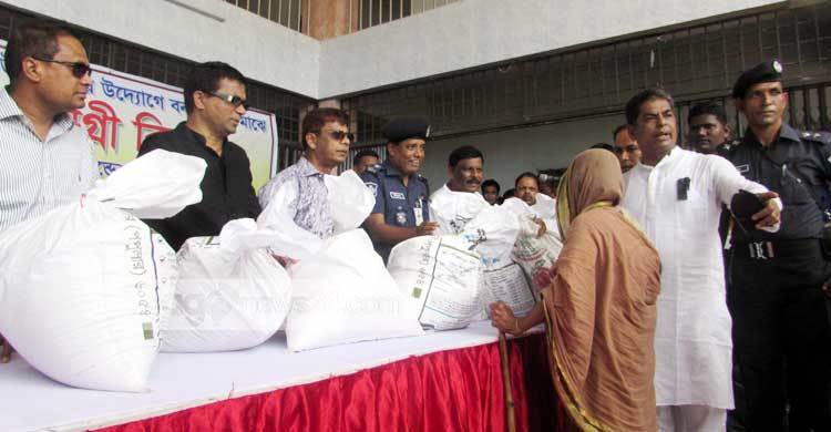 বন্যায় ক্ষতিগ্রস্তদের মাঝে আছি, থাকবো : আইজিপি