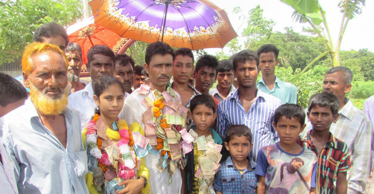 মেয়ের প্রচারণায় ইউপি সদস্য হলেন বাবা 