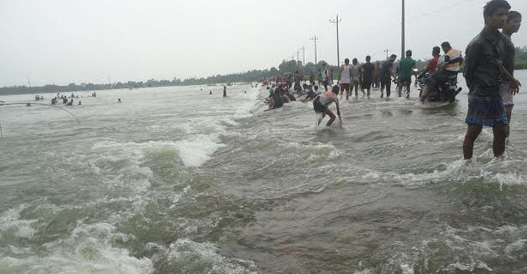 শেরপুরে বন্যা পরিস্থিতি অবনতি : সড়ক যোগাযোগ বিচ্ছিন্ন