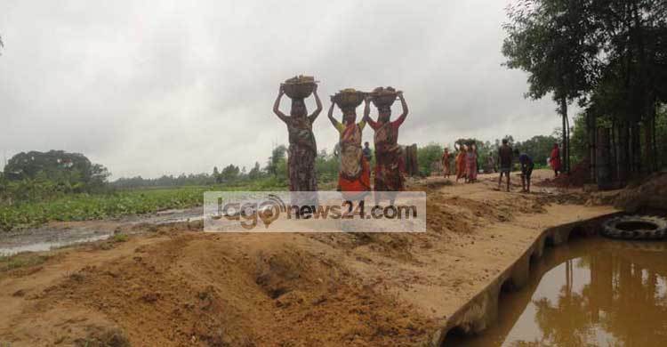 আদিবাসী পল্লীর সড়কটি ঘিরে নানা স্বপ্ন