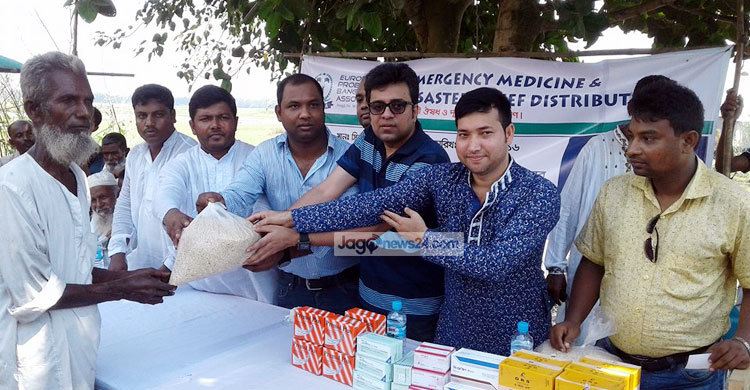 সিরাজগঞ্জে বন্যায় ক্ষতিগ্রস্তদের মাঝে চাল বিতরণ
