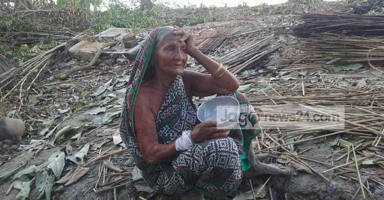 আমার ৫ কানি জমি আছিলো, এই নদী খাইছে