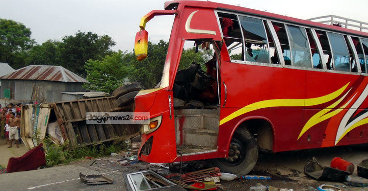 টাঙ্গাইলে পৃথক সড়ক দুর্ঘটনায় নিহত ৩