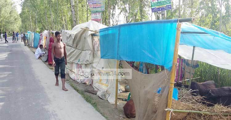 ত্রাণের জন্য হাহাকার : মজুদ আছে বিতরণ নেই