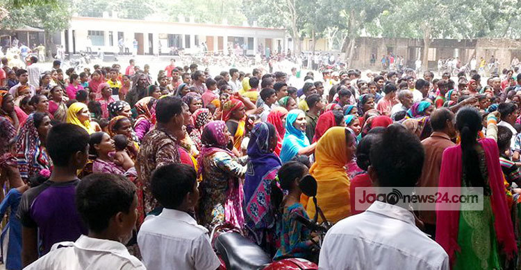 উপবৃত্তির টাকা আত্মসাৎ : অবরুদ্ধ বিদ্যালয়ের শিক্ষকরা 