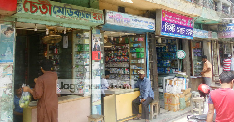 টাঙ্গাইলে কমে গেছে ওষুধ বিক্রি