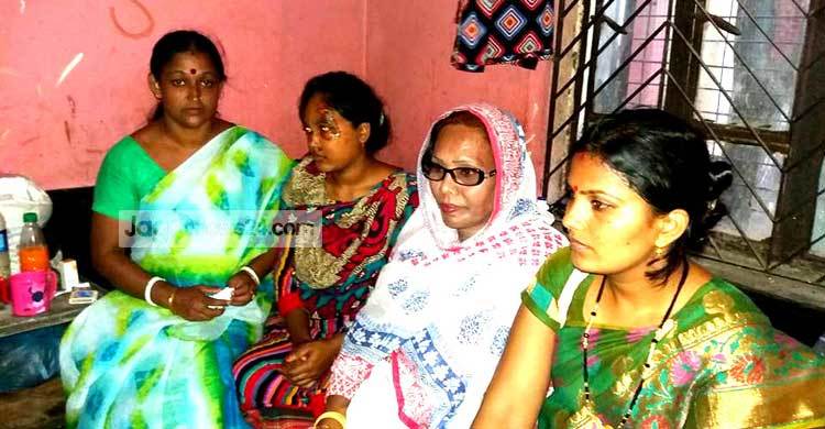 ননদের নির্যাতনে মৃত্যুর সঙ্গে পাঞ্জা লড়ছেন পারুল