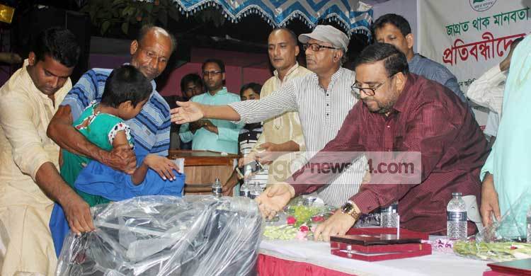 প্রতিবন্ধীদের মাঝে হুইল চেয়ার বিতরণ