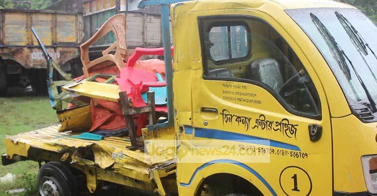 ঠাকুরগাঁওয়ে বাস-পিকআপ সংঘর্ষে নিহত ৩