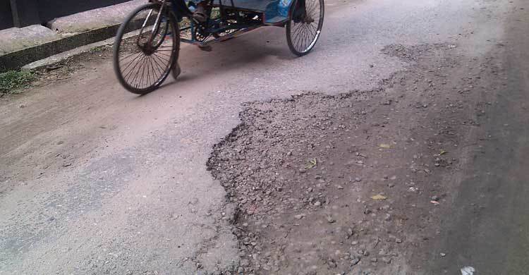 ঠাকুরগাঁও পৌরসভার রাস্তার বেহাল দশা