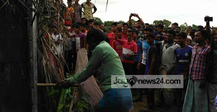 মাদক ব্যবসায়ীর বাড়ি গুঁড়িয়ে দিল জনতা