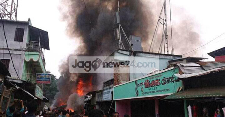 রুমায় অগ্নিকাণ্ডে ৪২ দোকান পুড়ে ছাই