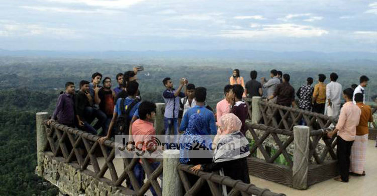 শঙ্কা উপেক্ষা করে বান্দরবানে পর্যটকের ঢল