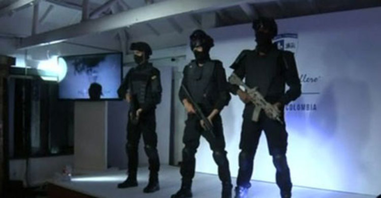 হামলা থেকে বাঁচতে বুলেটপ্রুফ পোশাক