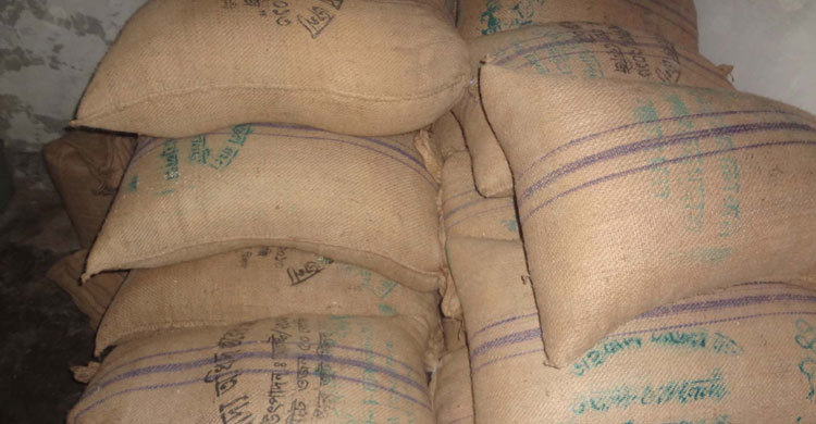 কালোবাজার থেকে ত্রাণের ৪০০ কেজি চাল উদ্ধার