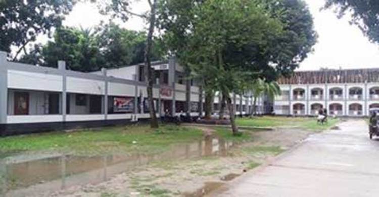 উচ্চশিক্ষায় ভূমিকা রাখছে মহাদেবপুর কলেজ