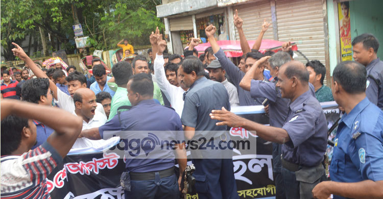 সাবেক এমপি কায়কোবাদের বাড়ি ঘেরাওতে পুলিশের বাধা