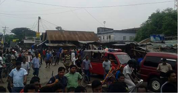 খানসামায় অবৈধ স্থাপনা উচ্ছেদ অভিযান