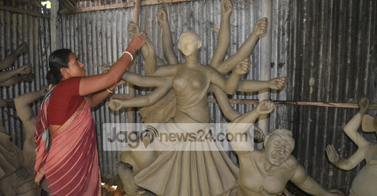 পালপাড়াগুলোতে দম ফেলার ফুরসত নেই