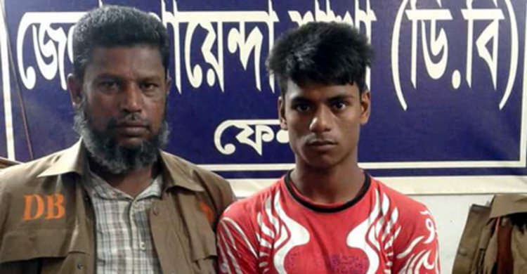 ফেনীতে বন্দুকসহ যুবক আটক