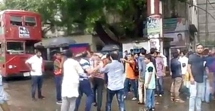 জবির হল আন্দোলনে ছাত্রলীগের হামলা 