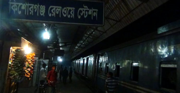 ঈশা খাঁ এক্সপ্রেসের গার্ডকে মারধর : যাত্রীদের ভোগান্তি