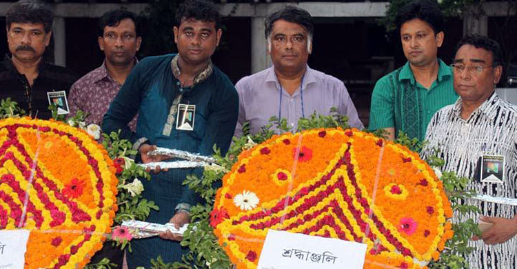 বঙ্গবন্ধুর সমাধিতে ইবির নতুন উপাচার্যের শ্রদ্ধা