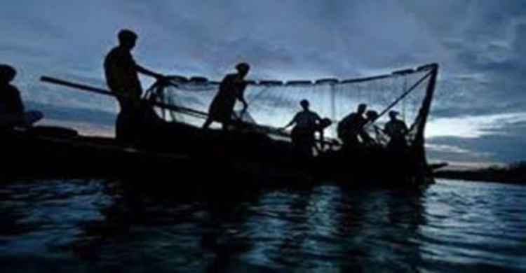 বঙ্গোপসাগরে নিখোঁজ ১৩ জেলের সন্ধান মিলেছে  