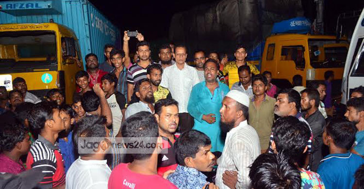 পরিবহন শ্রমিক নেতাকে আটকের অভিযোগ, মহাসড়ক অবরোধ