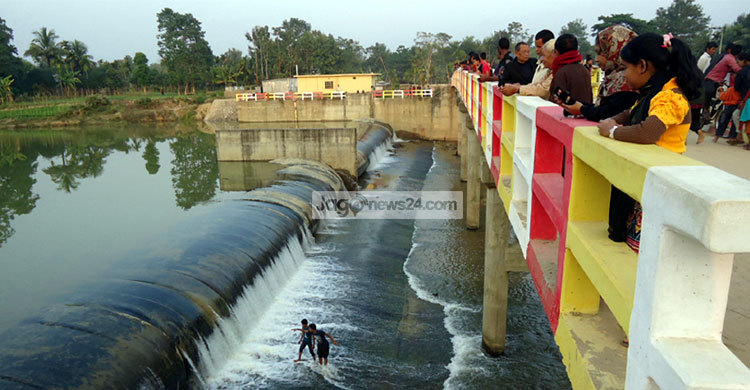 পর্যটক সমাগমে মুখর পাহাড়