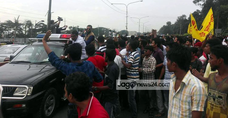 খালেদাকে বিদায় জানাতে শাহজালালে নেতাকর্মীদের ঢল