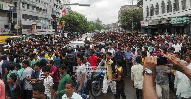 আদালতে খালেদা