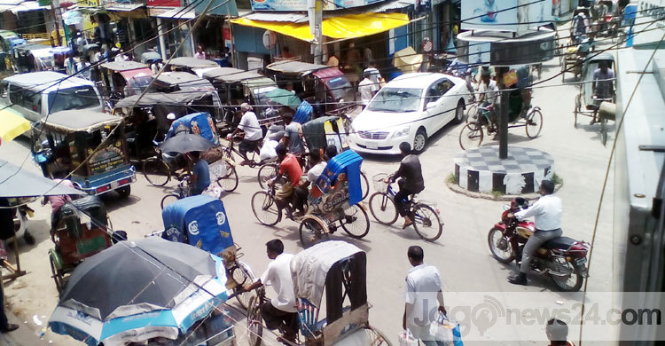 খুলনায় ইজিবাইক নিয়ন্ত্রণে কঠোর অবস্থানে কেএমপি 
