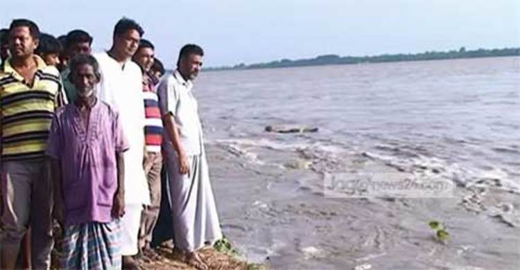 পদ্মা নদীর হার্ডিঞ্জ ব্রিজ পয়েন্টে পানি কমছে