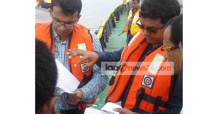 অতিরিক্ত বোঝাইয়ের দায়ে ৭টি নৌযানকে জরিমানা