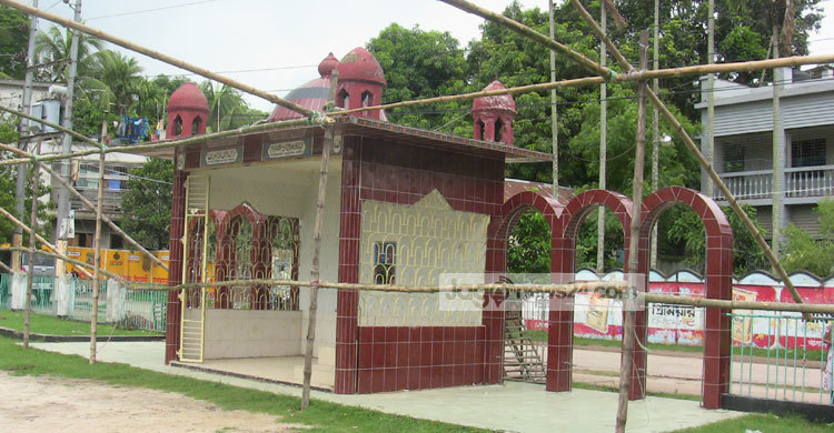 প্রস্তুত হচ্ছে ঈদগাহ মাঠ 