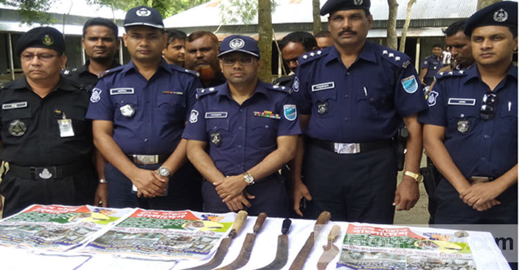 মানিকগঞ্জে ১০ ঘণ্টার অভিযানে আটক ৫, অস্ত্র উদ্ধার 