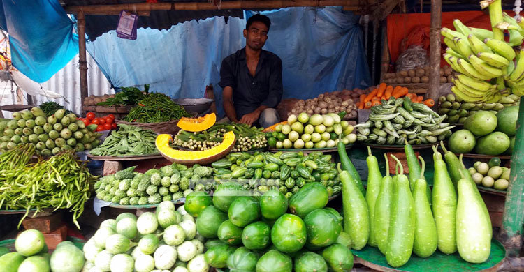 কমেছে মাছের দাম, বেড়েছে মরিচের ঝাল