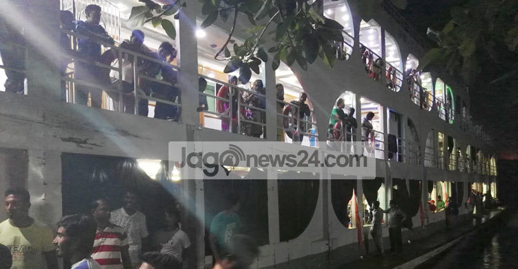 অল্পের জন্য রক্ষা পেল ৪ শতাধিক যাত্রী