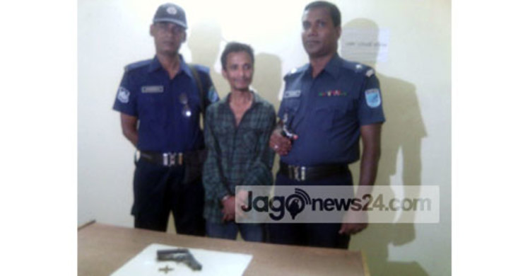 ফতুল্লায় বিদেশি পিস্তলসহ সন্ত্রাসী গ্রেফতার