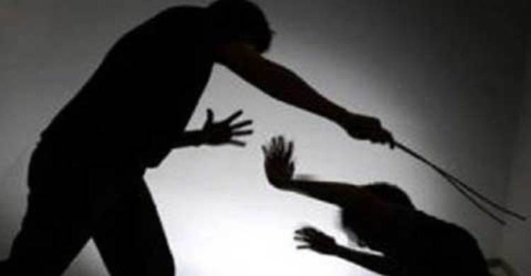 সালিশে স্কুলছাত্রীসহ তিনজনকে পেটালেন ইউপি চেয়ারম্যান