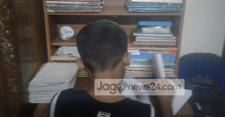 পিইসি বহাল : শিশুদের আনন্দ মাটি ক্ষুব্ধ অভিভাবকরাও 