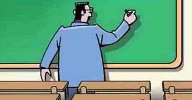 শিক্ষকের ভয়ে গ্রাম ছেড়েছেন মা-মেয়ে