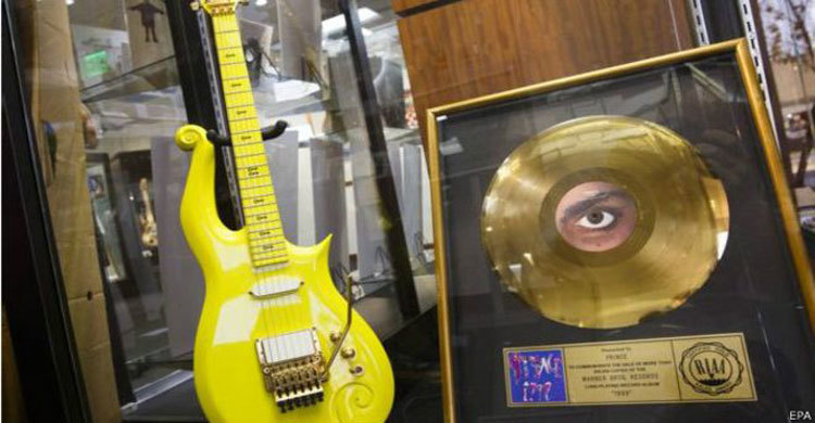 নিলামে প্রিন্সের গিটার